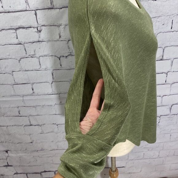 Open Shoulder/ Arm Top  - Picture 2 of 4